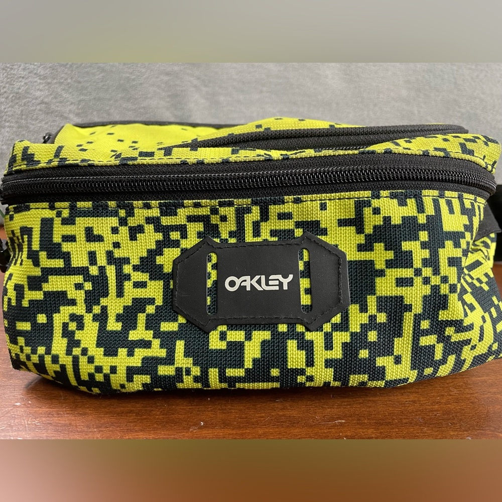 Oakley 90s Style Belt Bag Black Neon Yellow Fanny Pack 2 Zip Pockets Adjustable